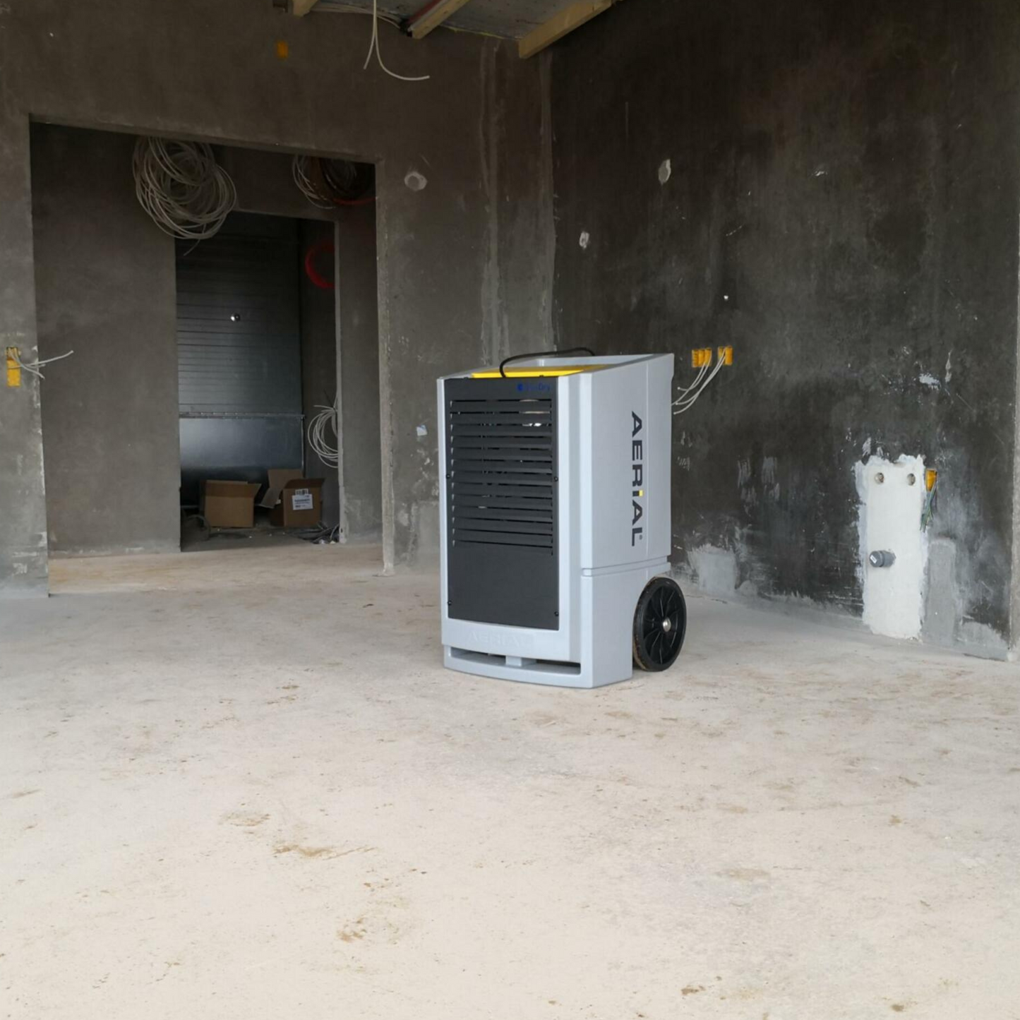 Aerial AD 780-P Luftentfeuchter mit integrierter Pumpe und Hygrostat für effizientes Trocknen.