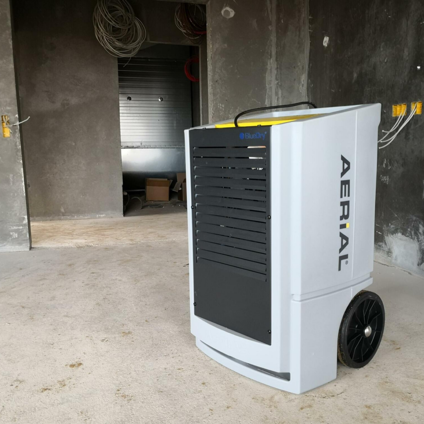 Aerial AD 780-P Luftentfeuchter mit integrierter Pumpe und Hygrostat zur einfachen Bedienung.