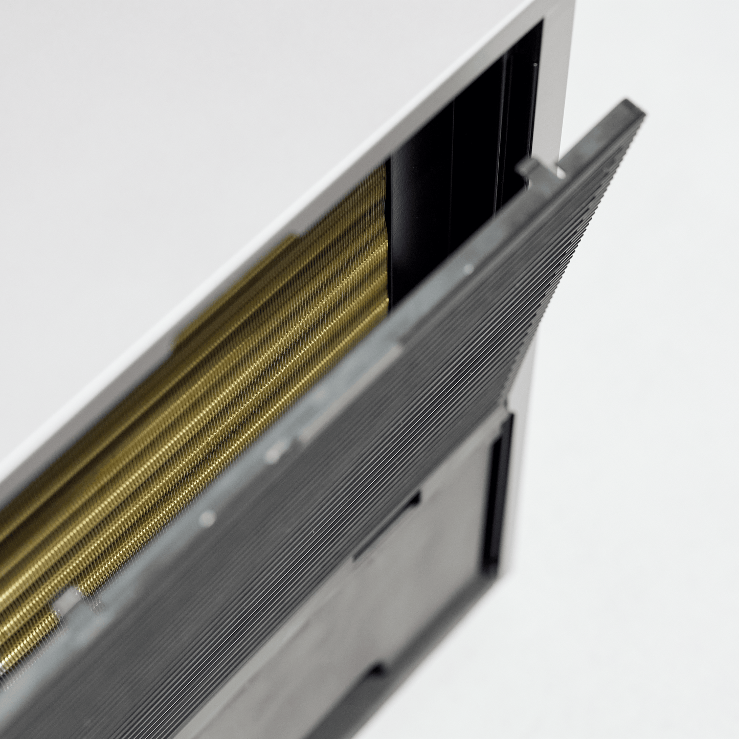 ecoQ DryAir 25L Task schützt Wände, Möbel und Gesundheit vor zu hoher Luftfeuchtigkeit – leise, leistungsstark und robust.