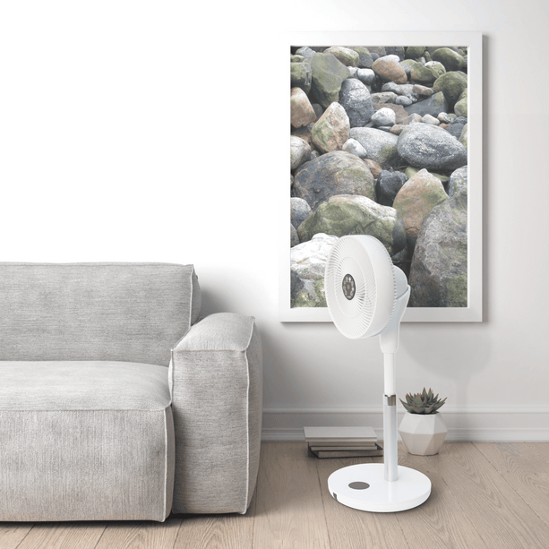 ecoQ SilentAir Uno Standventilator mit Höhenverstellung und Fernbedienung in elegantem Design.