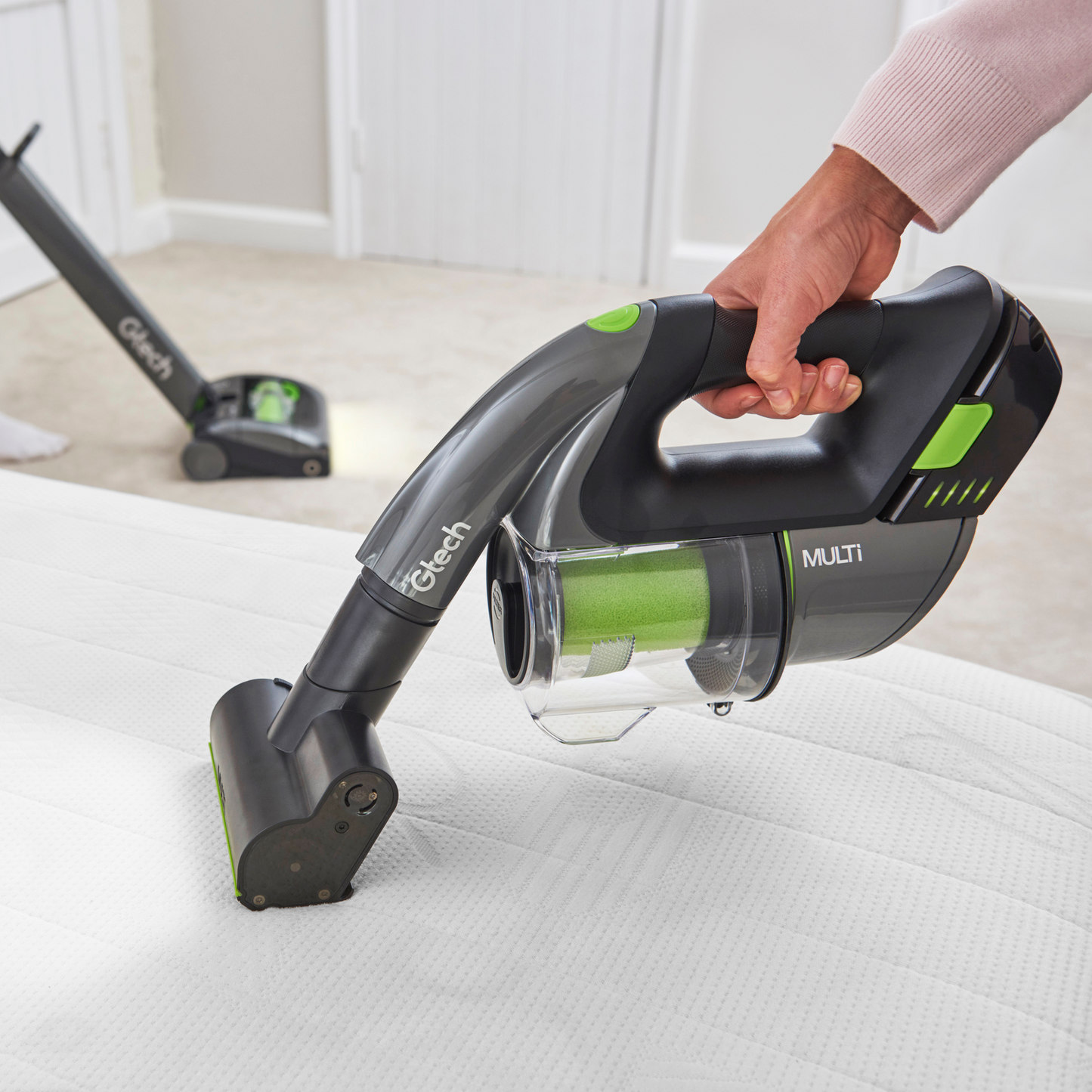 Kabelloser Gtech Multi TE Staubsauger mit waschbarem Dauerfilter und 20 Minuten Akkulaufzeit.