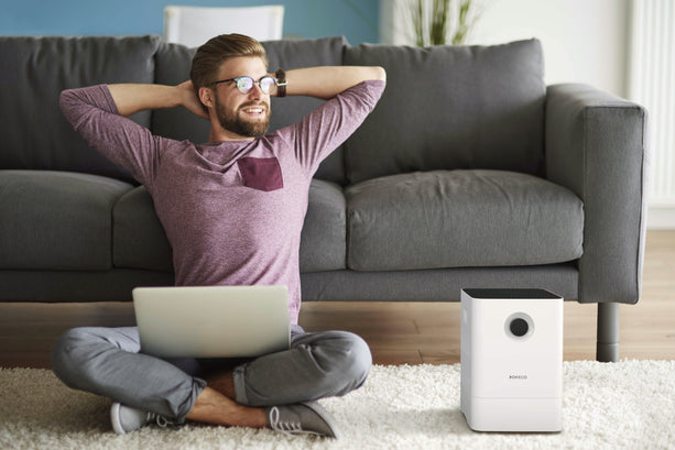 Boneco W200 Luftbefeuchter mit automatischer Abschaltung und Duftstoffbehälter für ätherische Öle.