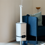 ecoQ HumidAir U1500 Luftbefeuchter aus Kunststoff mit Hygrostat und Fernbedienung für grosse Räume.
- **Bildname**: ecQ-HumidAir-U1500-Kunststoff-Hygrostat-Fernbedienung.jpg