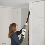 Der kabellose ecoQ CleanVac Easy Staubsauger mit ultraschlankem Design und auswechselbarem Akku.