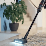 Kabelloser ecoQ CleanVac Pro Complete mit Wechselakku, True HEPA-Filter und integriertem Licht.