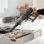 Der ecoQ CleanVac Pro Complete - kabelloser Staubsauger im ultra-leichten Design mit True HEPA-Filter.