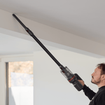 Kabelloser ecoQ CleanVac Pro Complete Staubsauger in modernem Design mit leichtem Kunststoffgehäuse.