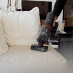 Kabelloser ecoQ CleanVac Pro Complete Staubsauger in ultra-leichtem Design mit Wechselakku und HEPA-Filter.