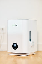 ecoQ HumidAir E250 Luftbefeuchter mit zwei Betriebsstufen, Hygrostat und UV-Licht-Funktion.