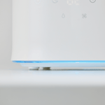 ecoQ HumidAir U400+ Luftbefeuchter mit 3 Stufen, 7-farbigem Licht und Wi-Fi Steuerung.