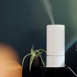 ecoQ HumidAir U400+ Luftbefeuchter mit 3 Betriebsstufen, Hygrostat und 7-farbigem Stimmungslicht.