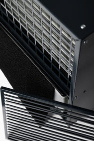 Mobiler ecodry 425 Luftentfeuchter in Anthrazit mit 4 stabilen Lenkrollen für einfachen Transport.