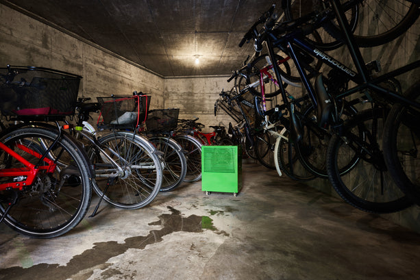 ecodry 425 Original Green Luftentfeuchter mit 4 stabilen Lenkrollen und automatischer Abtauvorrichtung.