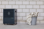 ecodry CaveMaster Granitgrau Luftentfeuchter mit 10.2 l/24h Entfeuchtungsleistung und 6 l Behältervolumen.
