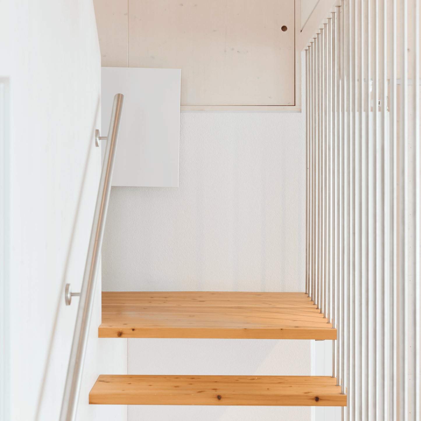 Wärme mit System: ecoheat Aura 550 liefert angenehme Infrarotwärme und lässt sich per Funk steuern – dezent, leistungsstark und einfach montierbar.