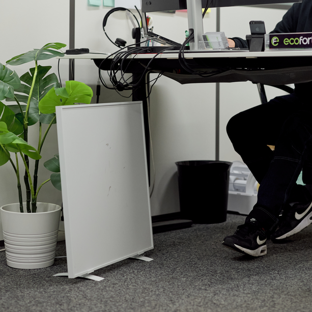 ecoheat Basic Infrarotheizung 400 W, deckenmontiert, platzsparend und formschön, 60 x 60 cm in Weiss.