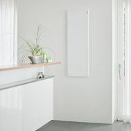 Infrarotpanel ecoheat Classic 550, 550 Watt, für Wandmontage, ultra-flaches Design, IP44 und GS zertifiziert.