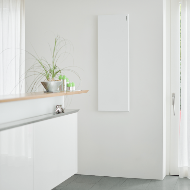 Infrarotpanel ecoheat Classic 550, 550 Watt, für Wandmontage, ultra-flaches Design, IP44 und GS zertifiziert.