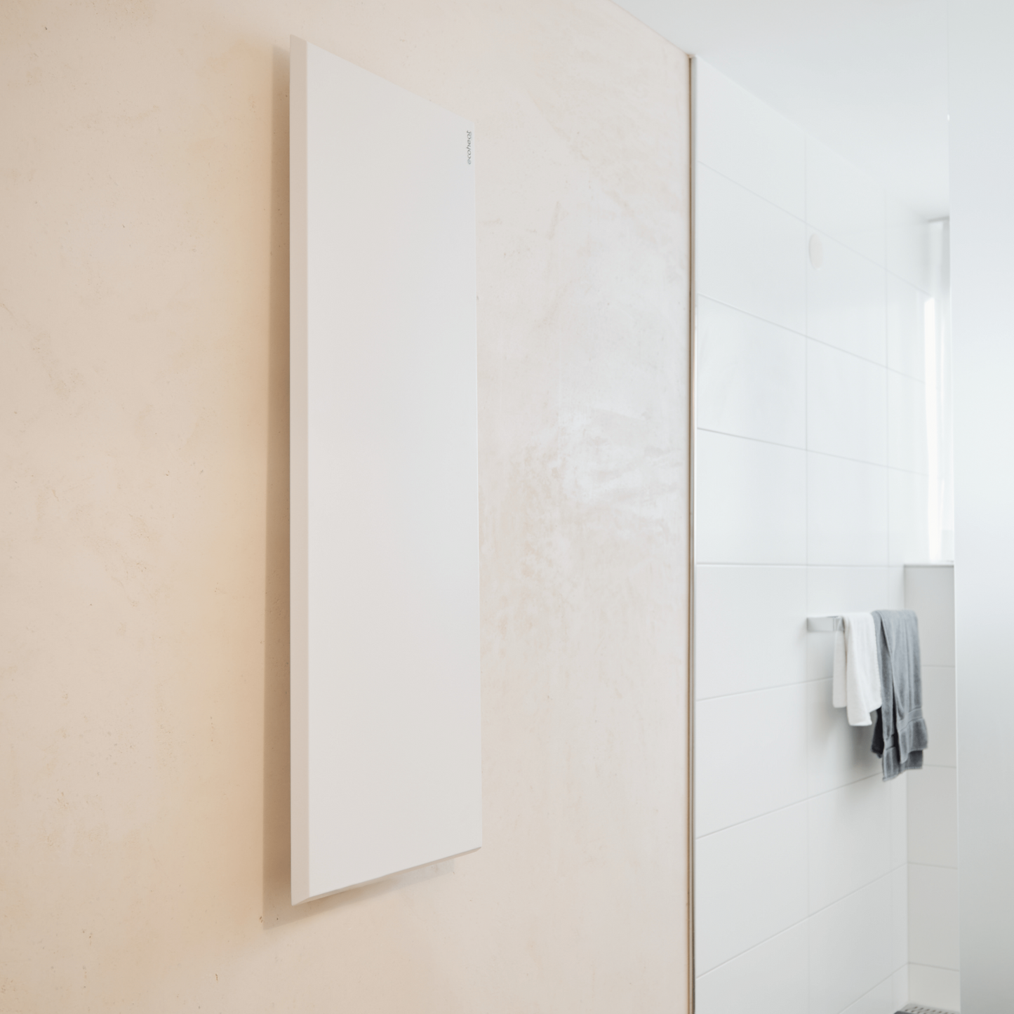 Infrarotpanel ecoheat Classic 550 zur Wandmontage mit optimierter Wärmeabgabe ohne Licht.