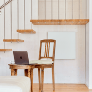 Kompakte Wärme mit Klasse: ecoheat Vitrea 370 bietet zuverlässige Strahlungswärme, montierbar an Wand und Decke – Made in Germany.