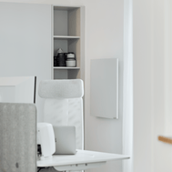 ecoheat Vitrea 370: Die elegante Glasheizung für kleine Räume. Satiniertes Sicherheitsglas, deutsche Qualität und flexible Montage – perfekt für stilvolle Wärme.