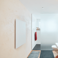 ecoheat Vitrea 370 – kompakte Glasheizung mit feiner Satinierung. Für Decke oder Wand, mit langlebiger Technik und stilvollem Auftritt.