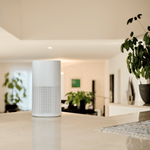 Grosse Leistung für grosse Räume: ecoQ CleanAir 600+ reinigt effizient bis 130 m² – mit Echtzeit-Luftanalyse.