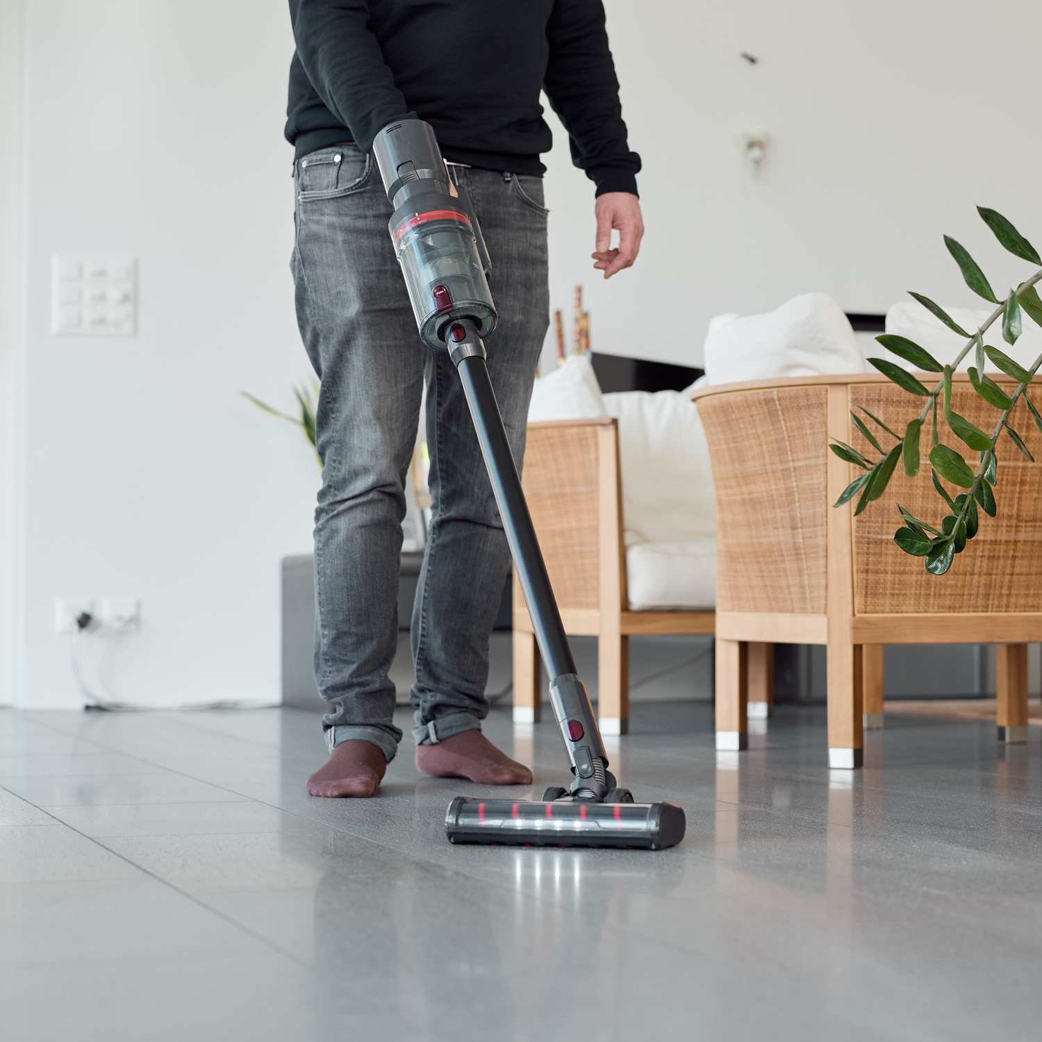 Kabelloser ecoQ CleanVac Pro Staubsauger mit 2-in-1 Hand- und Bodenfunktion sowie akkubetriebener True HEPA-Filtertechnologie.