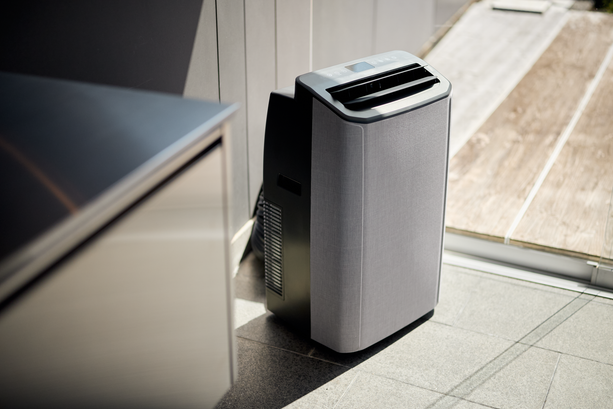 Klimagerät mit flexiblem Abluftschlauch