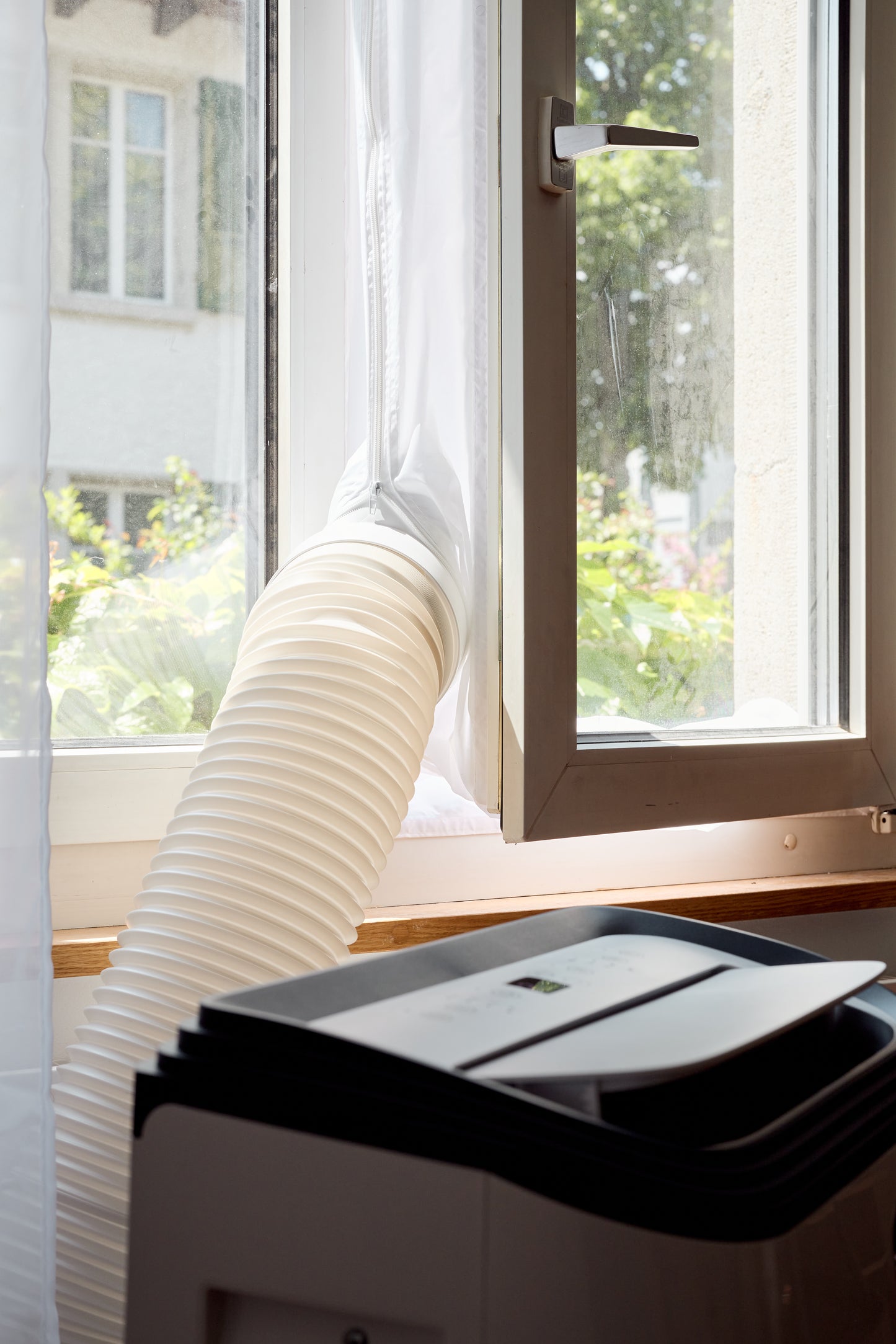 Der ecoQ CoolAir 14+ kühlt, befeuchtet und erfrischt – ohne Installation, ideal für Mietwohnungen, Büros oder kleine Räume.