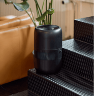 Modernes Design trifft Technik: ecoQ E600+ Black bietet flüsterleise Befeuchtung mit App-Kontrolle.