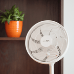 ecoQ SilentAir Grande Standventilator mit einfacher Montage und leisem Betrieb ab 32 Dezibel.