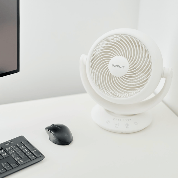 ecoQ SilentAir Pico auf dem Schreibtisch
