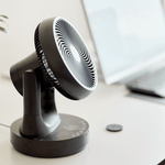 ecoQ SilentAir Tavo Tischventilator in Schwarz mit Smart-Modus, Fernbedienung und leiser Betriebsweise.