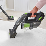 Kabelloser Gtech Multi TE Staubsauger mit waschbarem Dauerfilter und 20 Minuten Akkulaufzeit.