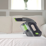 Der kabellose Gtech Multi TE Staubsauger mit Wechselakku, 20 Minuten Laufzeit und integriertem Scheinwerfer.