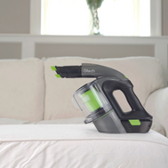 Der kabellose Gtech Multi TE Staubsauger mit Wechselakku, 20 Minuten Laufzeit und integriertem Scheinwerfer.