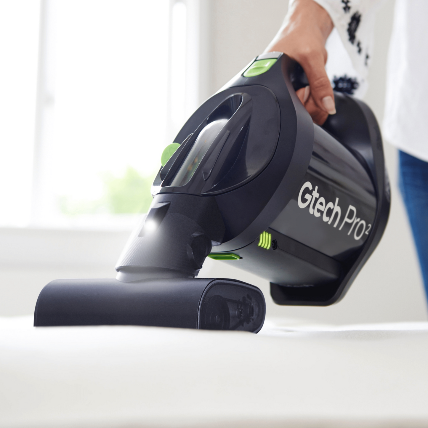 Gtech Pro Bag 2 K9 kabelloser Staubsauger mit 2000 mAh Akku, 2 Saugstufen und 1,5 l Beutelvolumen.