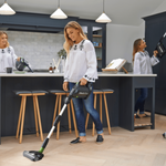 Kabelloser Gtech Pro Bag 2 K9 Staubsauger in Aktion, ideal für die gründliche Reinigung.