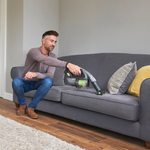 Kabelloser Gtech Multi TE Staubsauger mit wechselbarem Akku, 20 Minuten Betriebszeit bei voller Leistung.