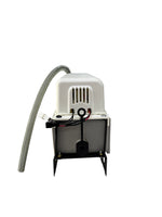 ecodry CaveMaster Kondensatpumpe zur Ableitung von Kondenswasser bis 5 Meter in einem modernen Wohnraum.