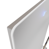 Handtuchtrockner ZenSwiss furo in Glanz Weiss mit zwei polierten Handtuchhaltern und integrierter Touch-Steuerung.