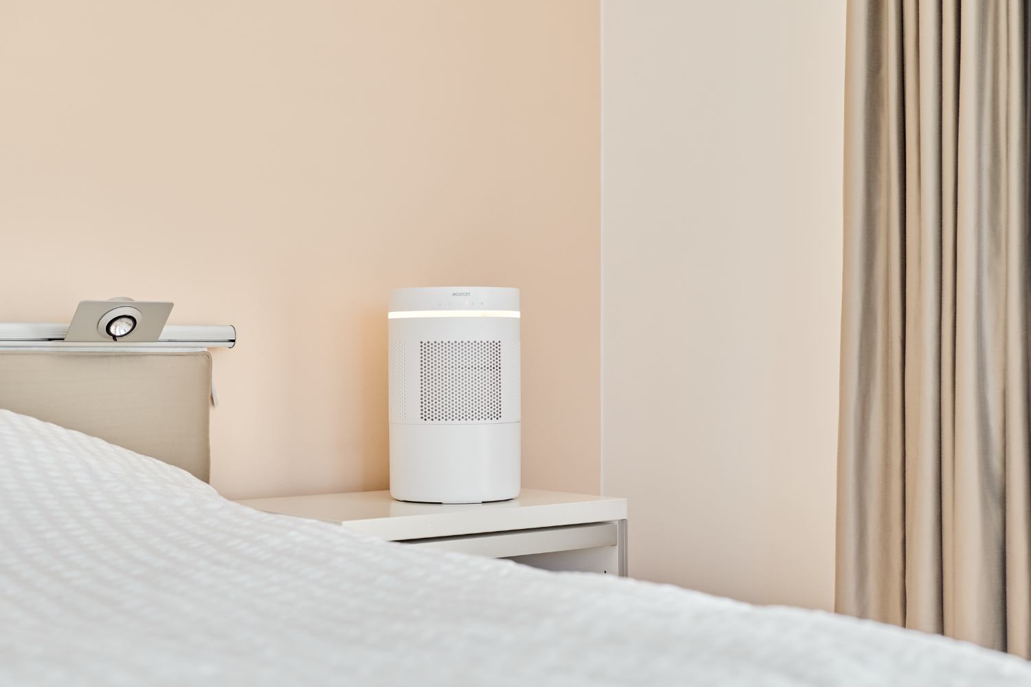 Der leise ecoQ HumidAir E300+ Luftbefeuchter im Schlafzimmer