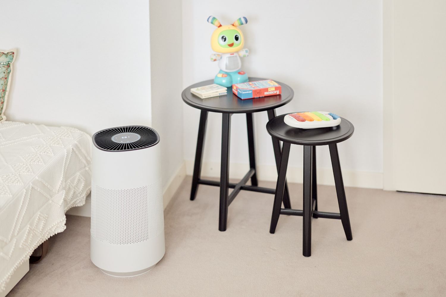 DL'humidificateur/purificateur d'air silencieux ecoQ HumidAir H400+ dans la chambre d'enfant