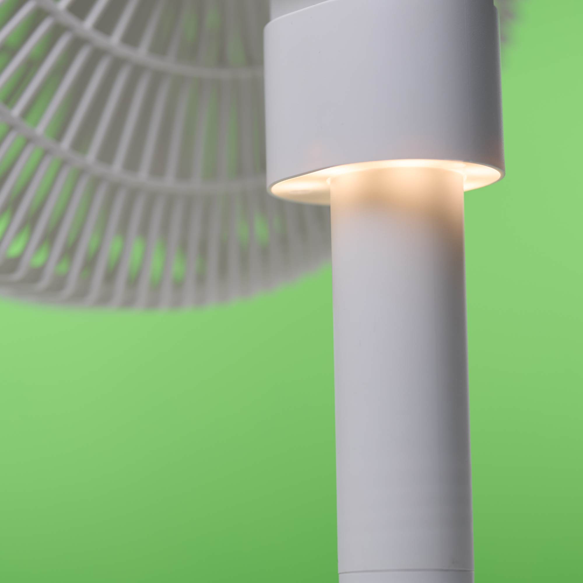 ventilateur ecoQ SilentAir Due+ qui diffuse une lumière chaude et intégrée