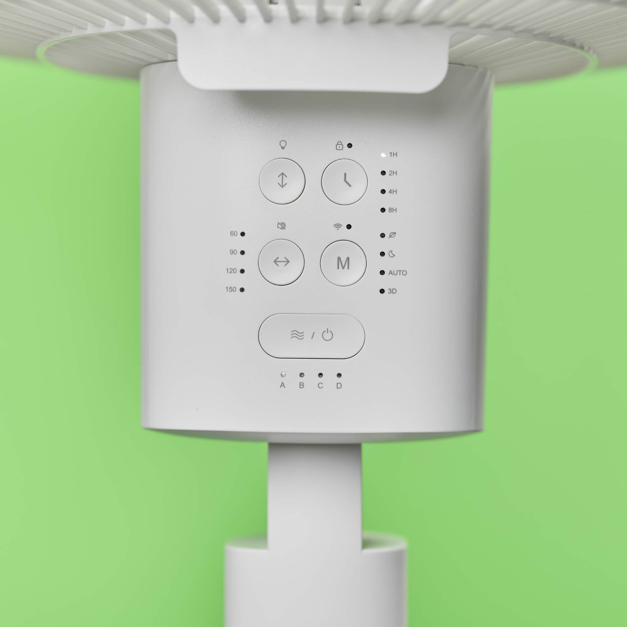 Vue détaillée de la partie supérieure du ventilateur ecoQ SilentAir Due+ avec les éléments de commande et les voyants d'état intégrés.
